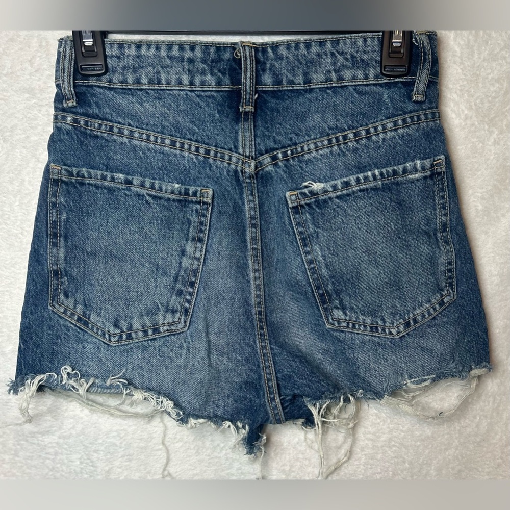 Zara Distressed cut off shorts - Picture 2 of 4